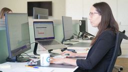 farsiight employee working on PPC